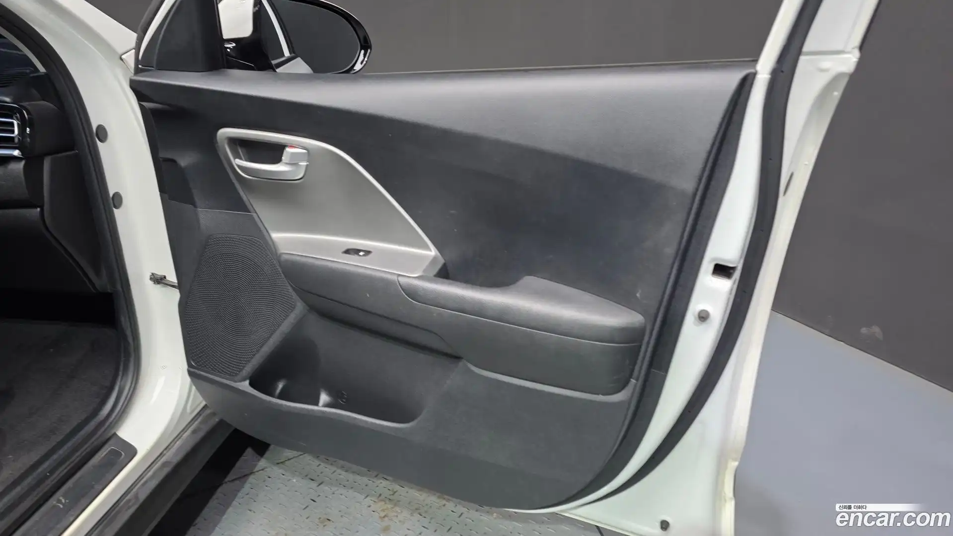 Niro Kia 2023.3-INNER-034