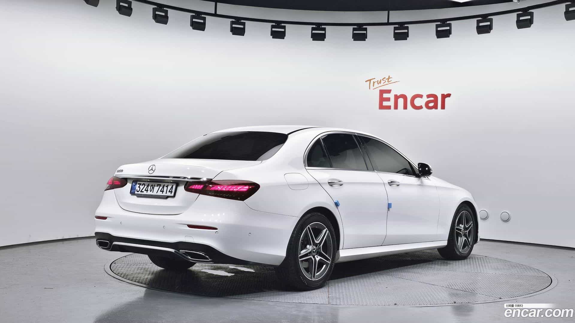 E-Class Mercedes-Benz 2022.9-OUTER-002