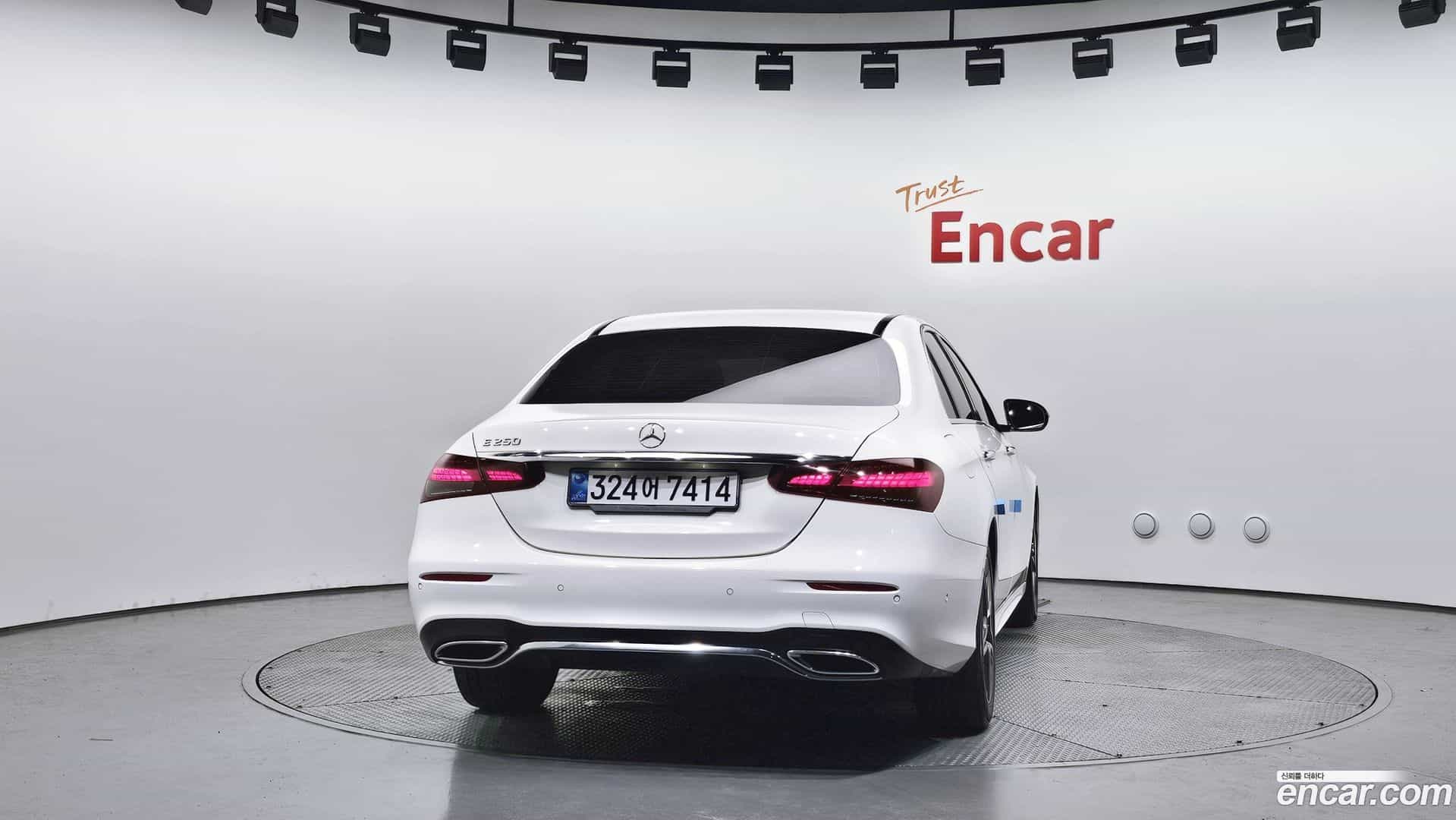E-Class Mercedes-Benz 2022.9-OUTER-004