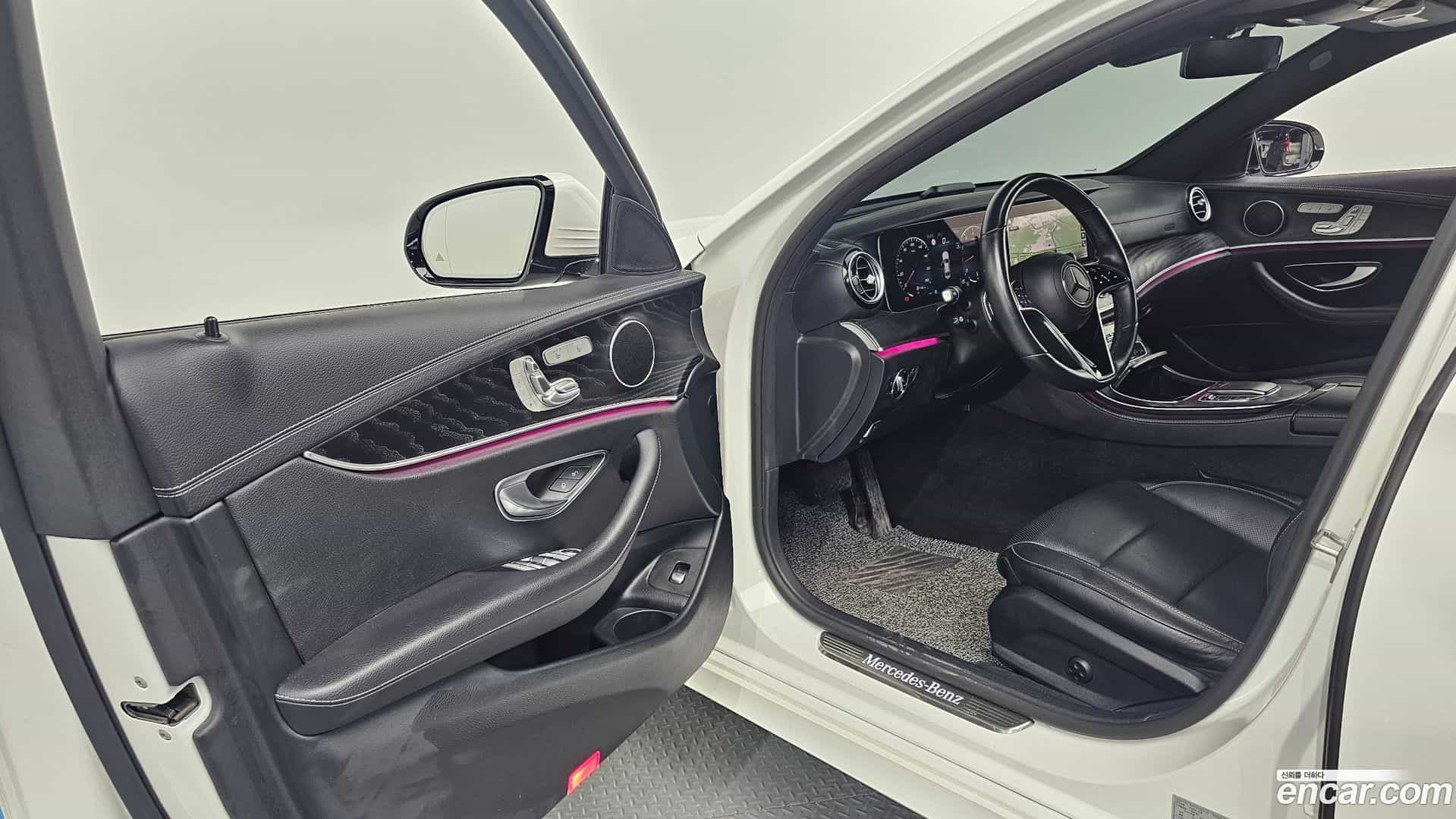 E-Class Mercedes-Benz 2022.9-INNER-010