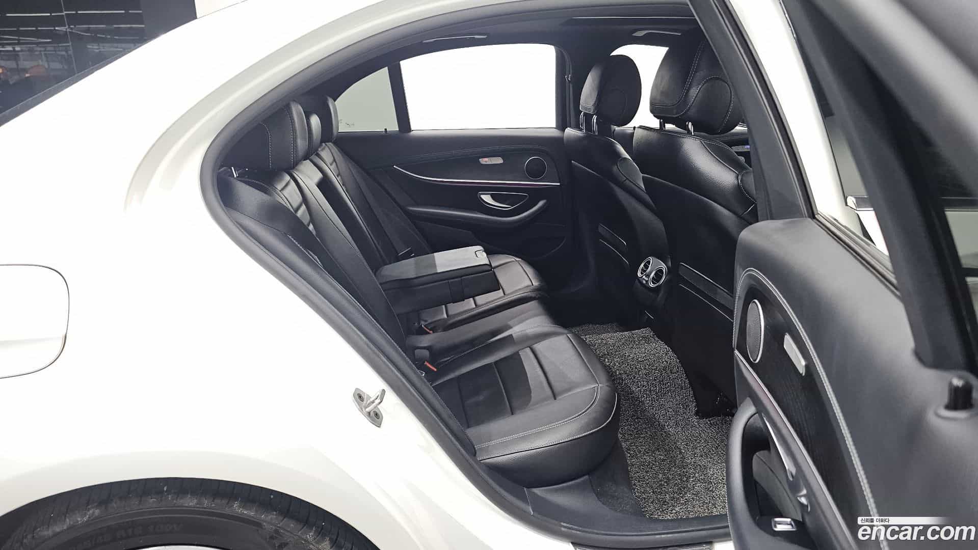 E-Class Mercedes-Benz 2022.9-OPTION-015