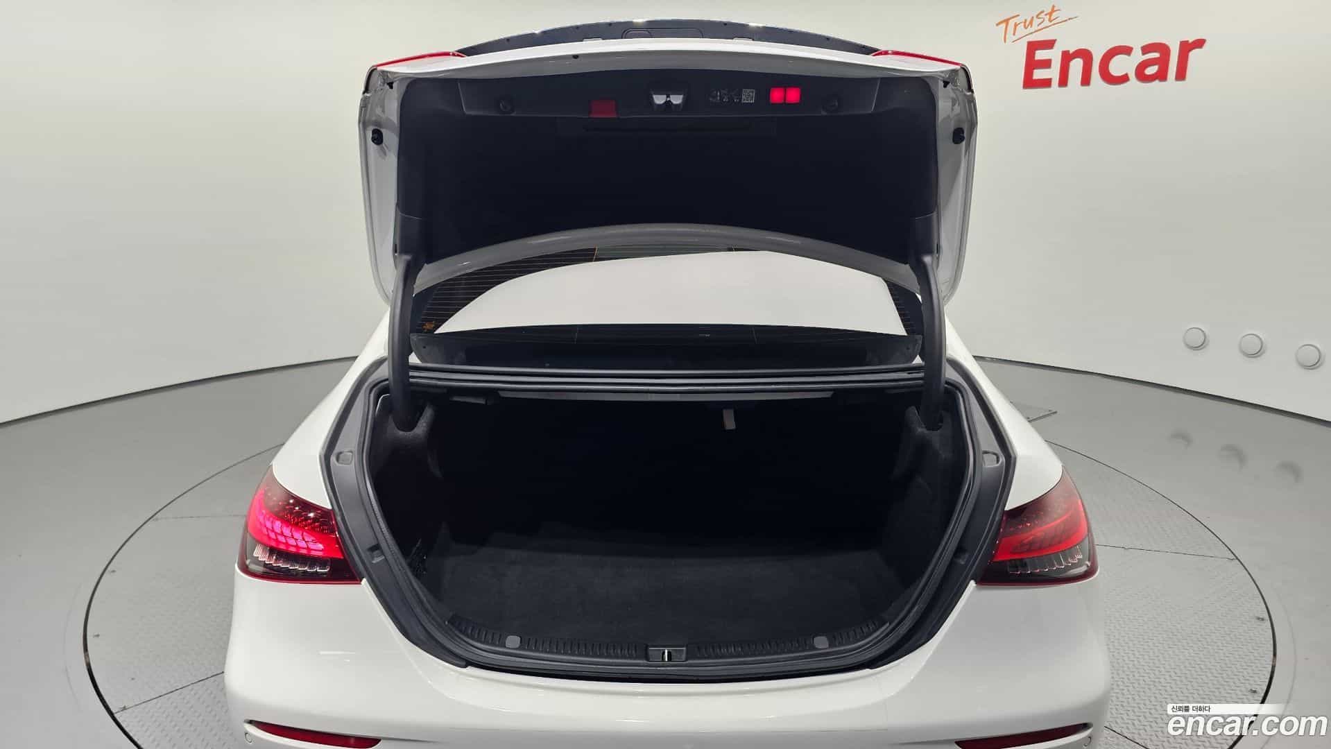 E-Class Mercedes-Benz 2022.9-OPTION-021