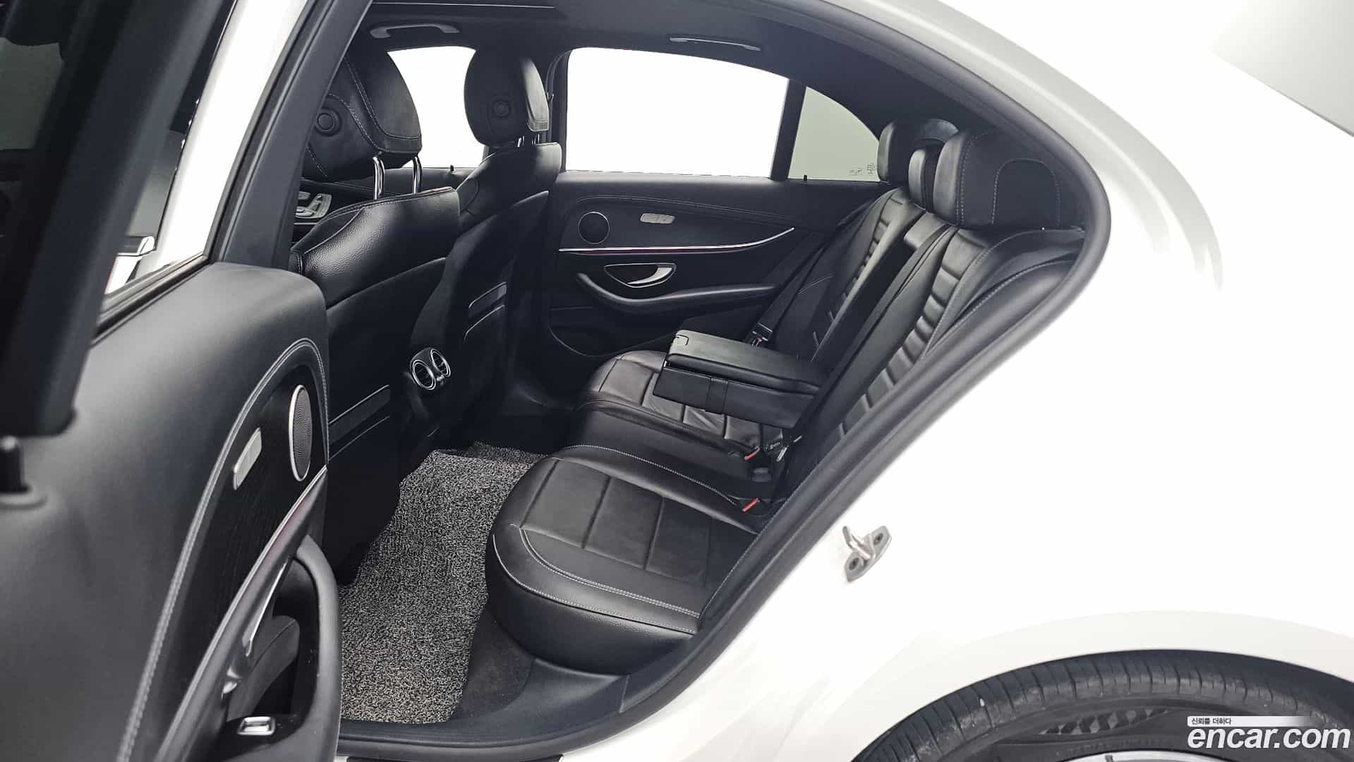 E-Class Mercedes-Benz 2022.9-OPTION-024