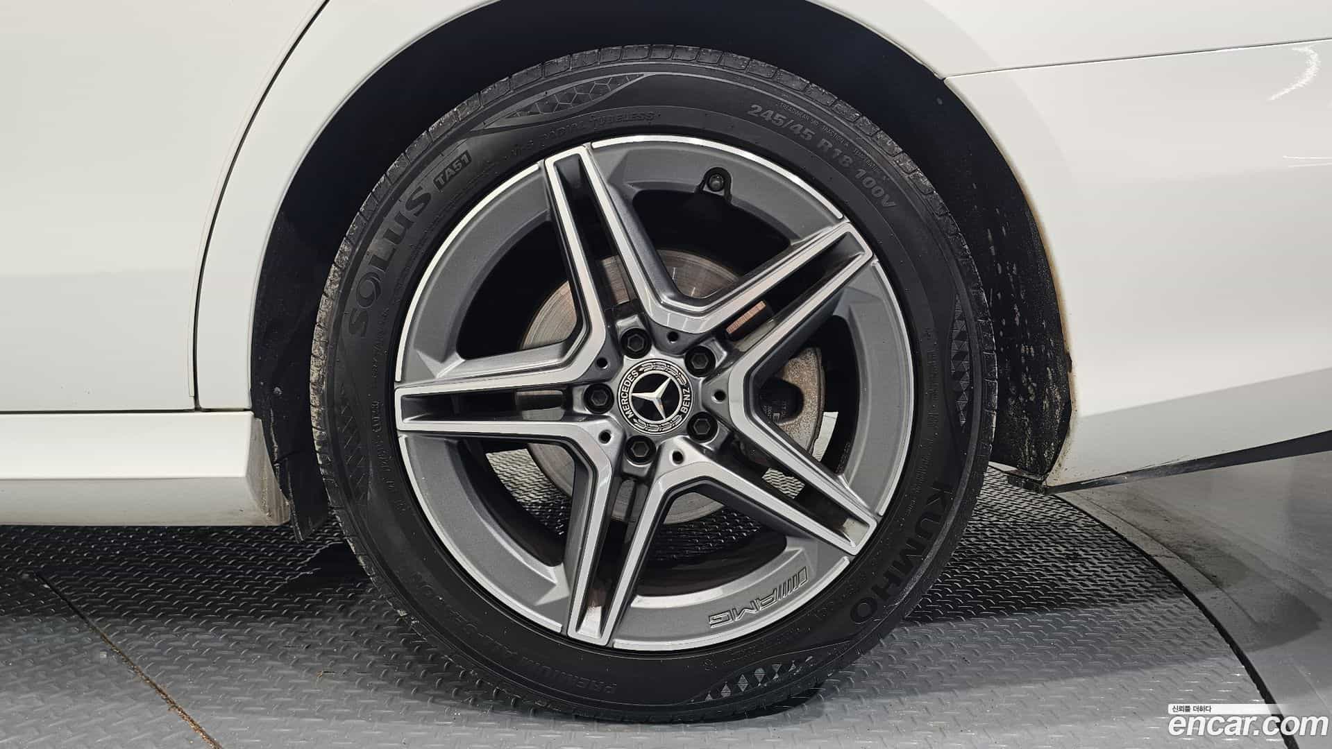 E-Class Mercedes-Benz 2022.9-OUTER-031