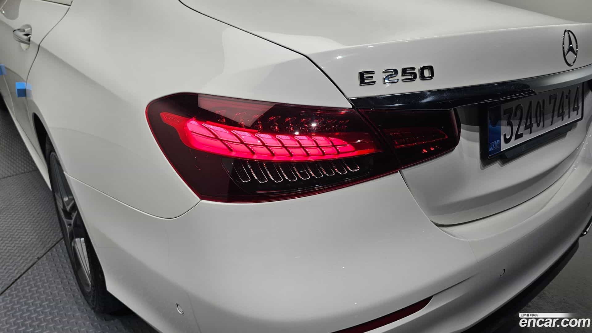 E-Class Mercedes-Benz 2022.9-OUTER-033