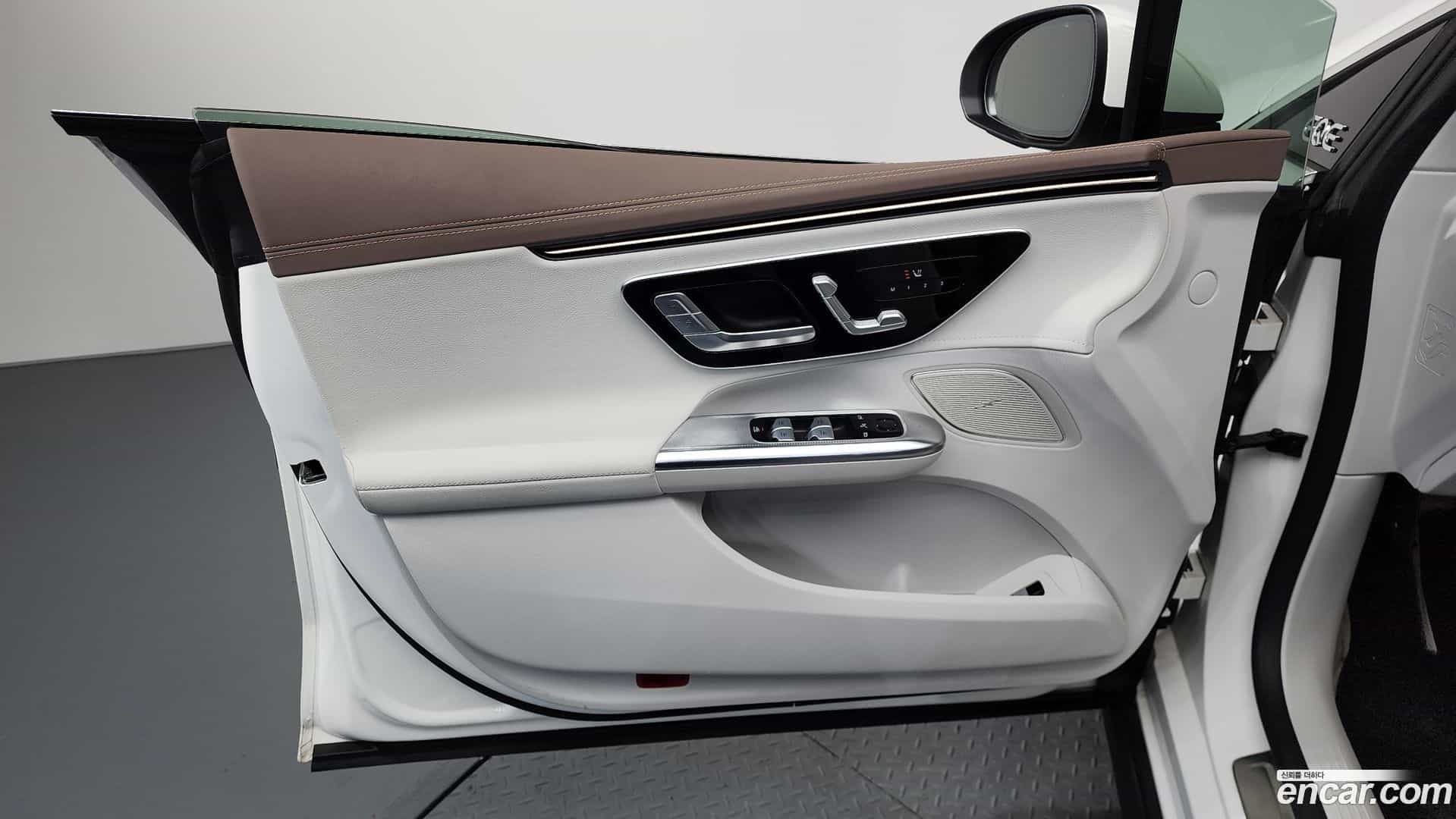 EQE Mercedes-Benz 2023.10-INNER-034