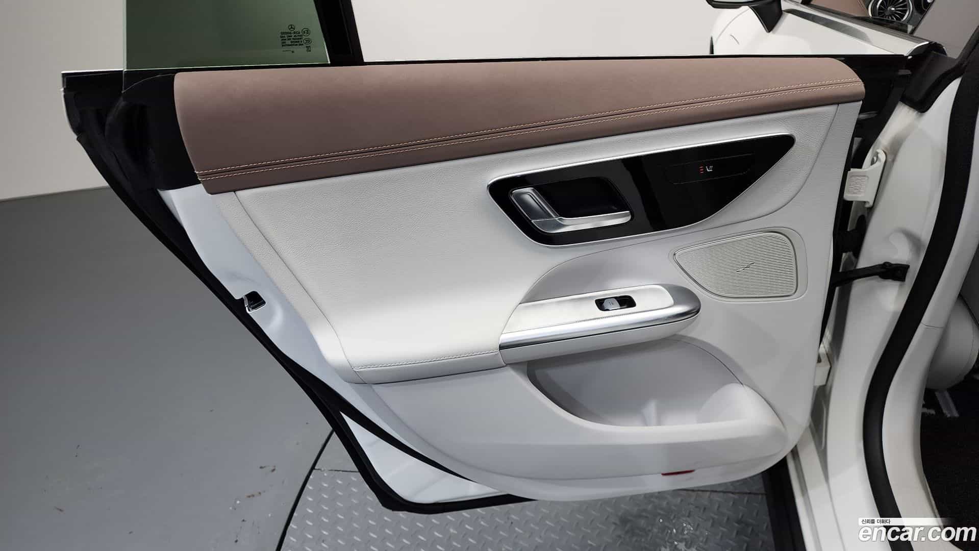 EQE Mercedes-Benz 2023.10-INNER-035