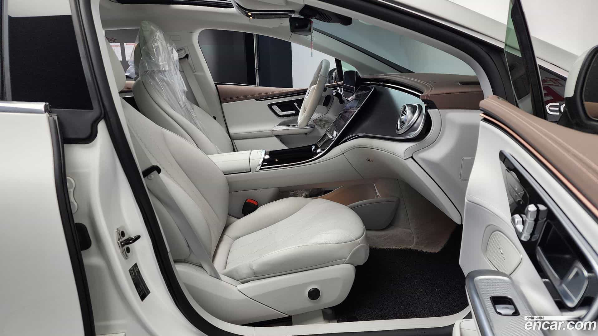 EQE Mercedes-Benz 2023.10-INNER-036