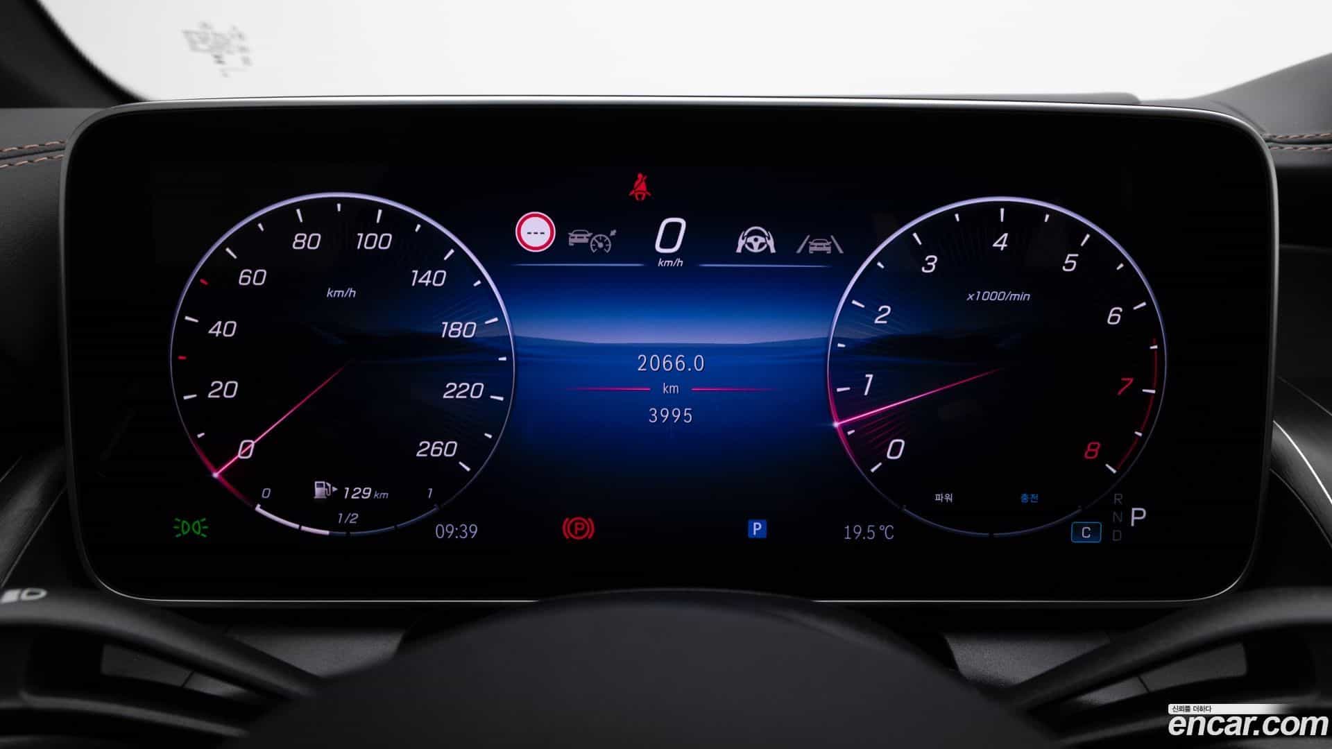 GLC-Class Mercedes-Benz 2025.8-INNER-008