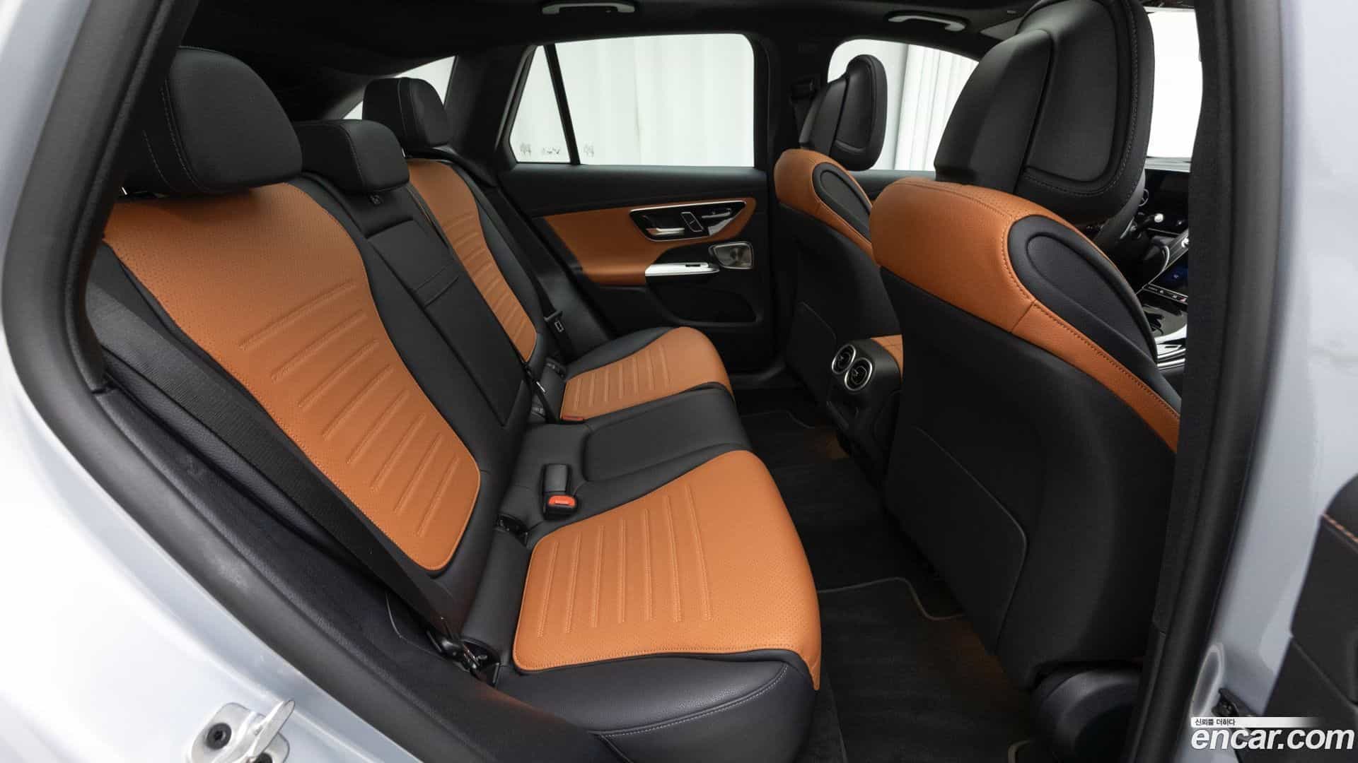 GLC-Class Mercedes-Benz 2025.8-INNER-010