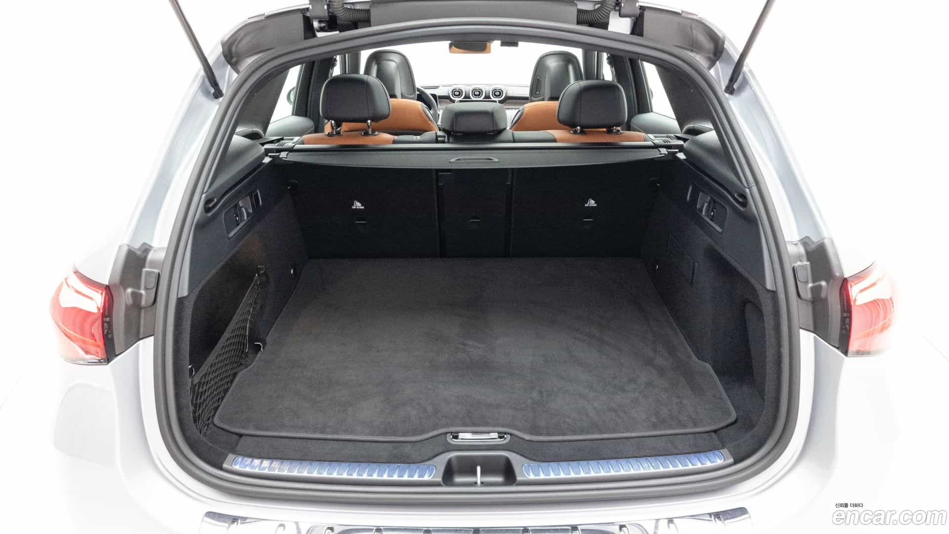 GLC-Class Mercedes-Benz 2025.8-OPTION-015