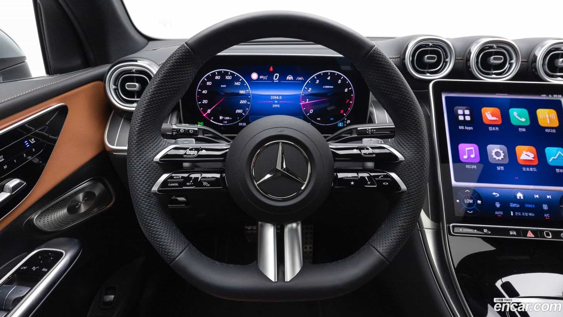 GLC-Class Mercedes-Benz 2025.8-OPTION-024