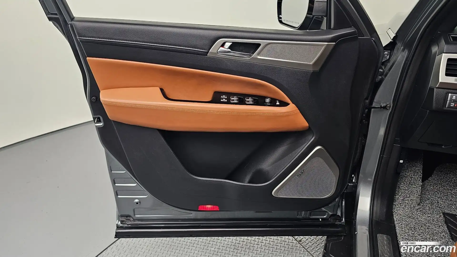 Rexton KG Mobility 2018.2-INNER-034