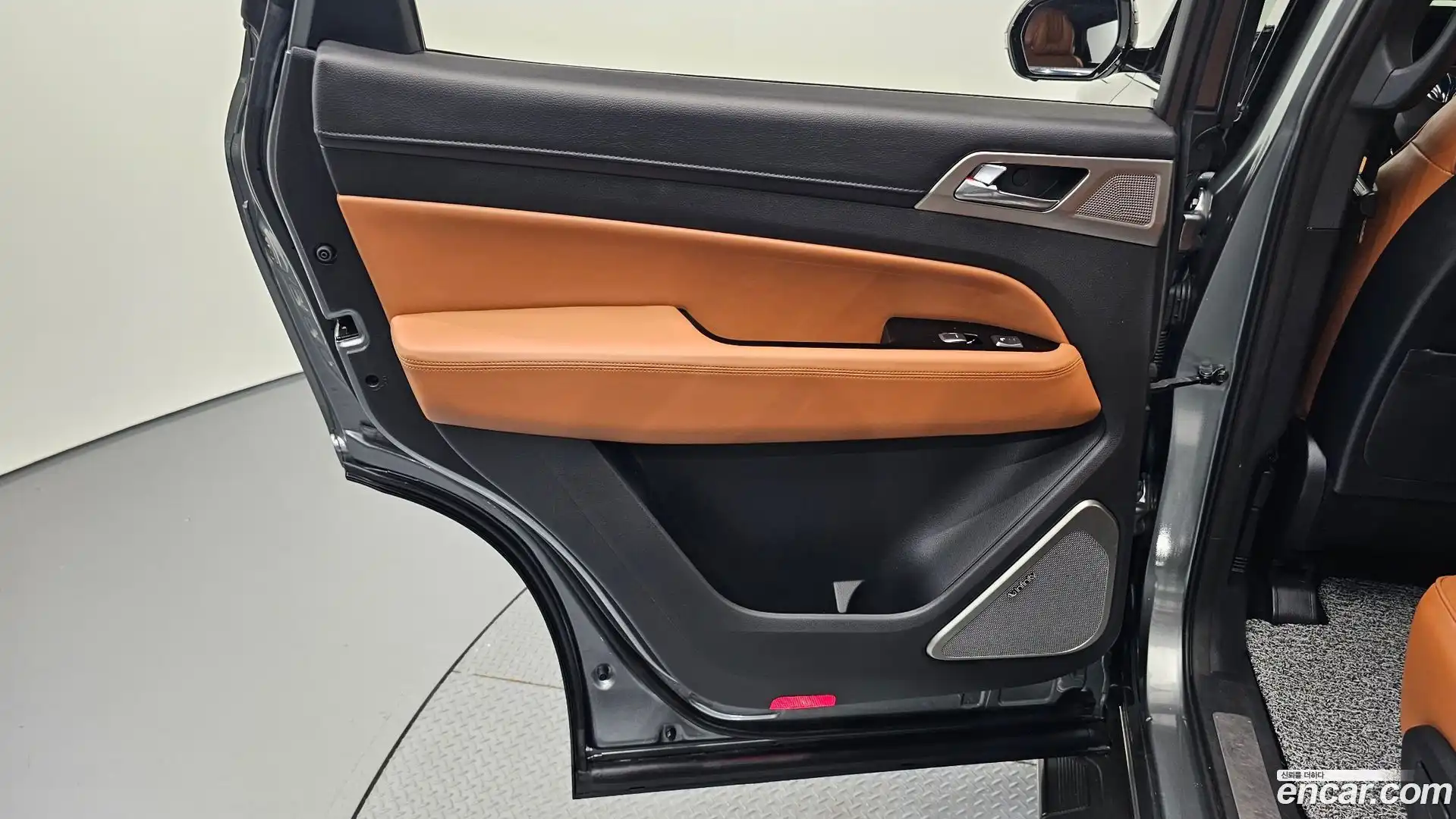 Rexton KG Mobility 2018.2-INNER-035
