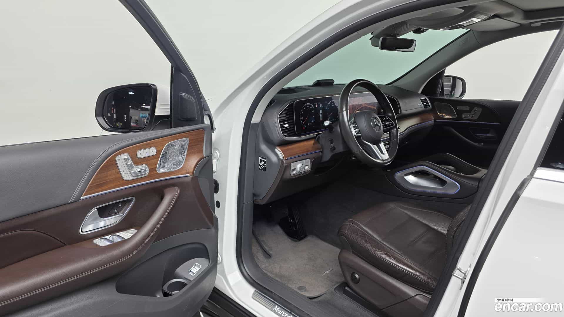 GLE-Class Mercedes-Benz 2020.6-INNER-010