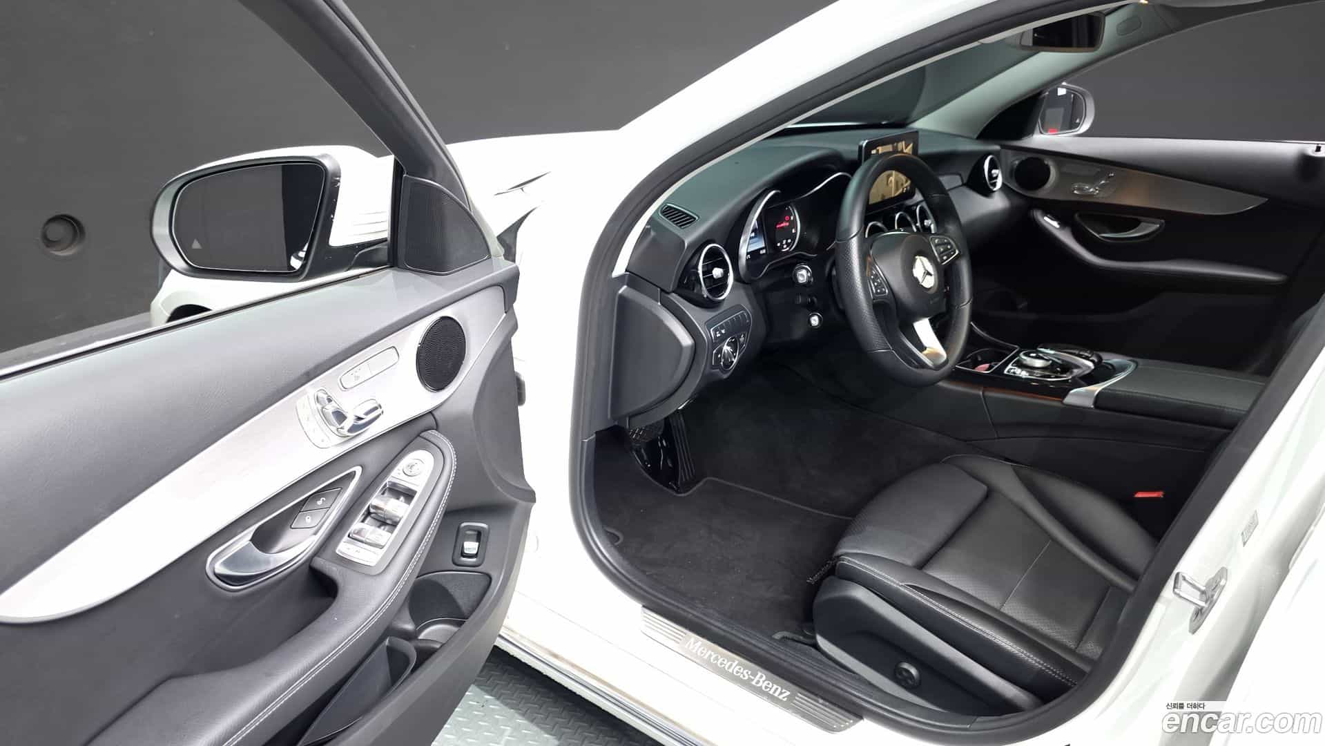 C-Class Mercedes-Benz 2017.1-INNER-010
