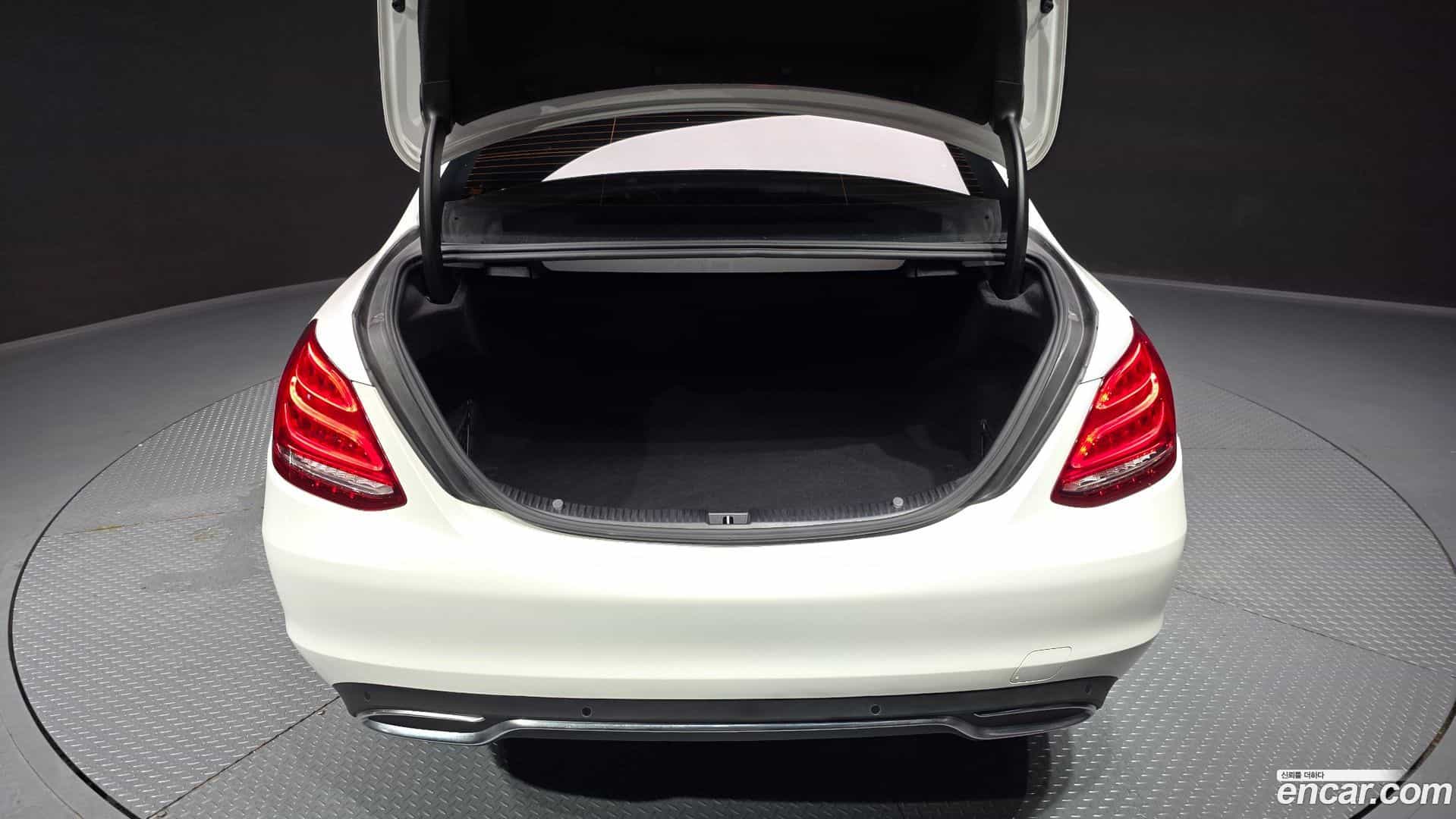 C-Class Mercedes-Benz 2017.1-OPTION-024