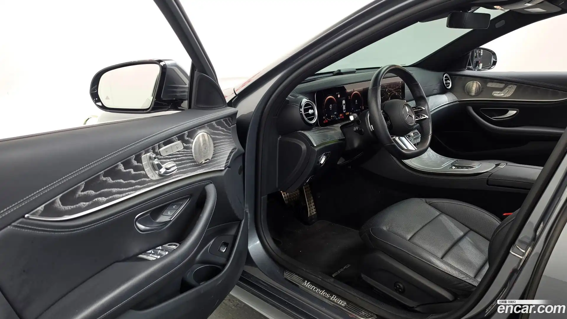 E-Class Mercedes-Benz 2022.1-INNER-010