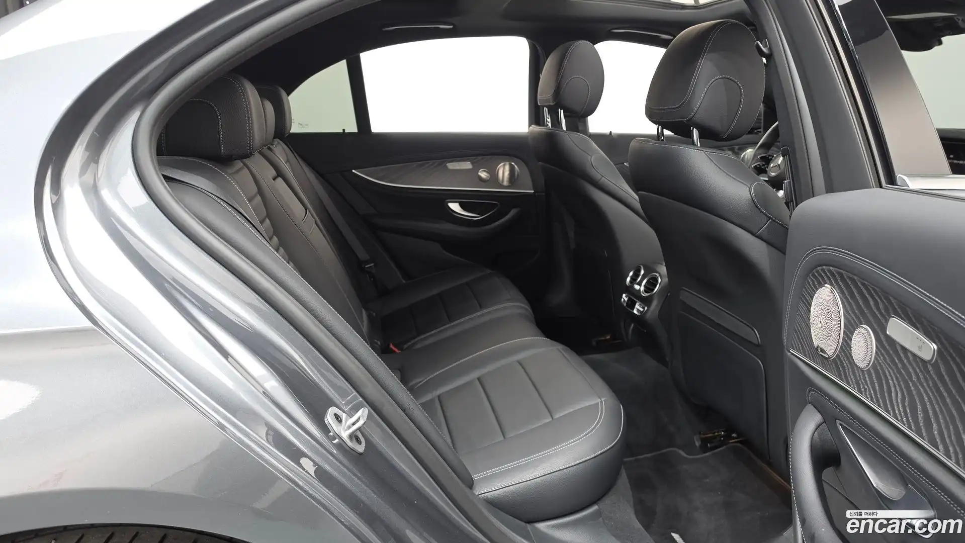 E-Class Mercedes-Benz 2022.1-OPTION-015