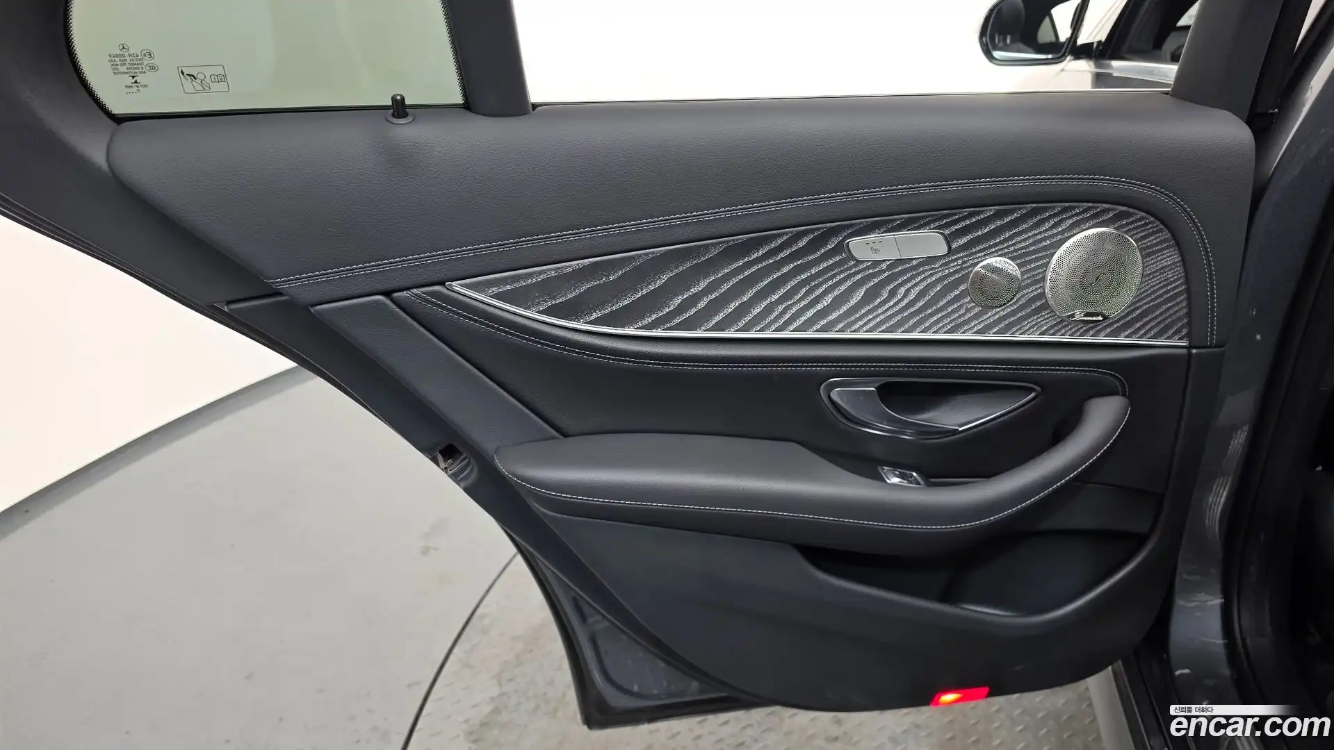 E-Class Mercedes-Benz 2022.1-INNER-035