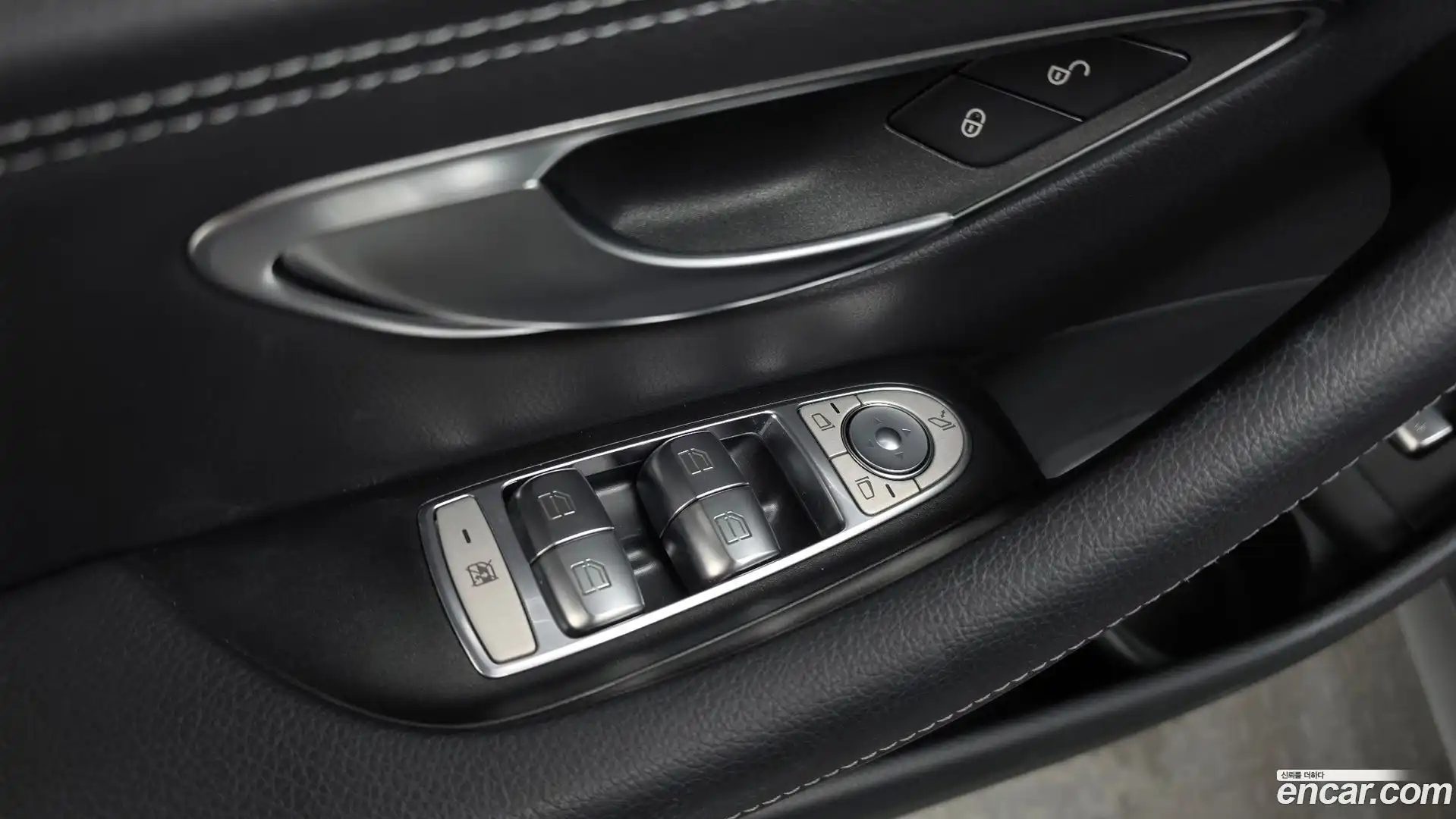 E-Class Mercedes-Benz 2022.1-OPTION-047