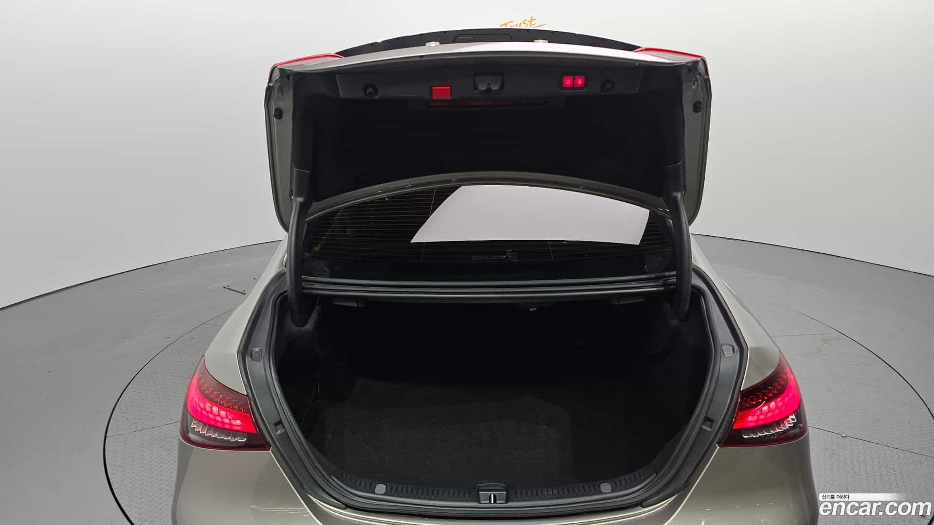 E-Class Mercedes-Benz 2022.4-OPTION-024