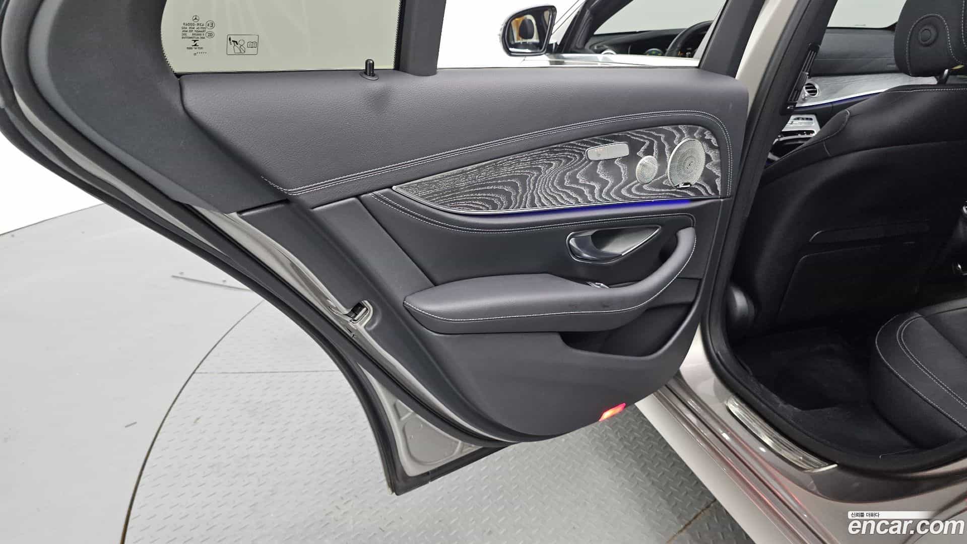 E-Class Mercedes-Benz 2022.4-INNER-035