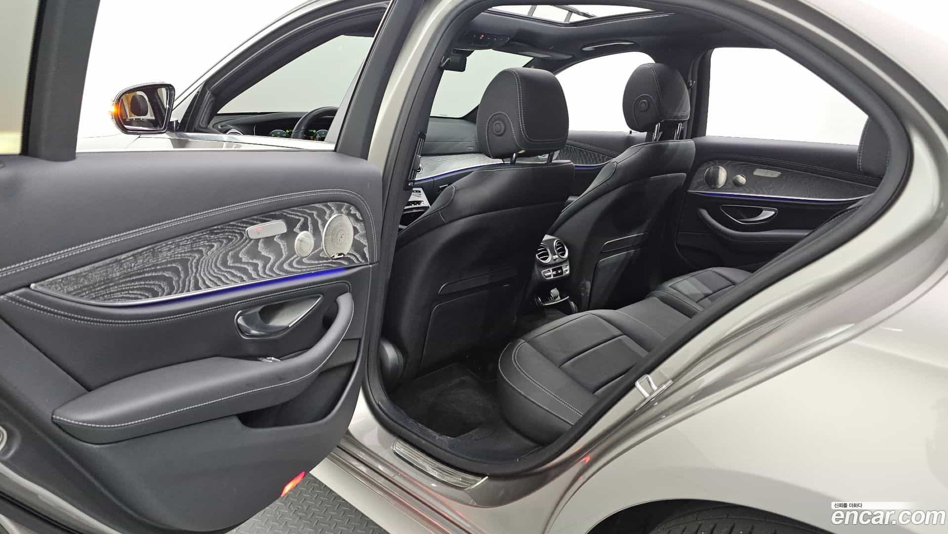 E-Class Mercedes-Benz 2022.4-INNER-036