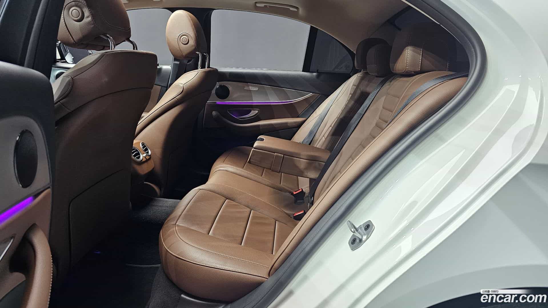 E-Class Mercedes-Benz 2018.9-OPTION-016
