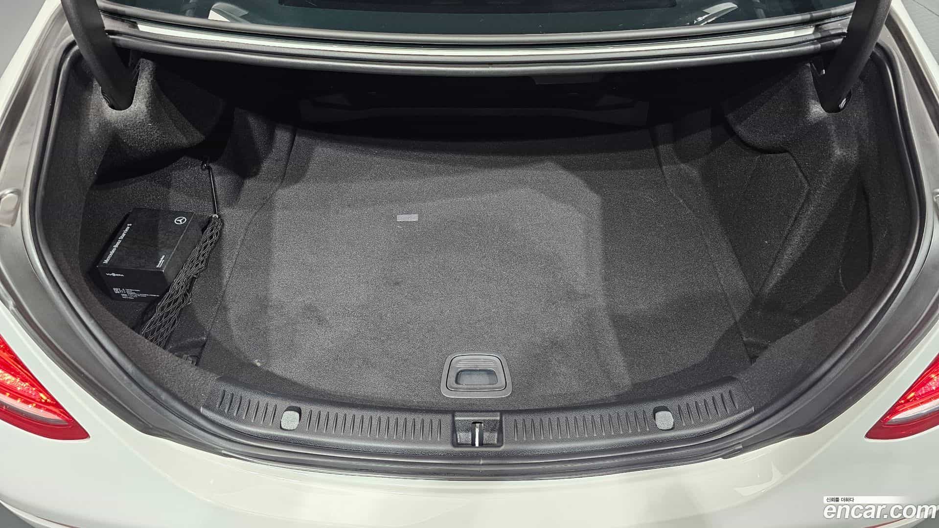 E-Class Mercedes-Benz 2018.9-OPTION-044