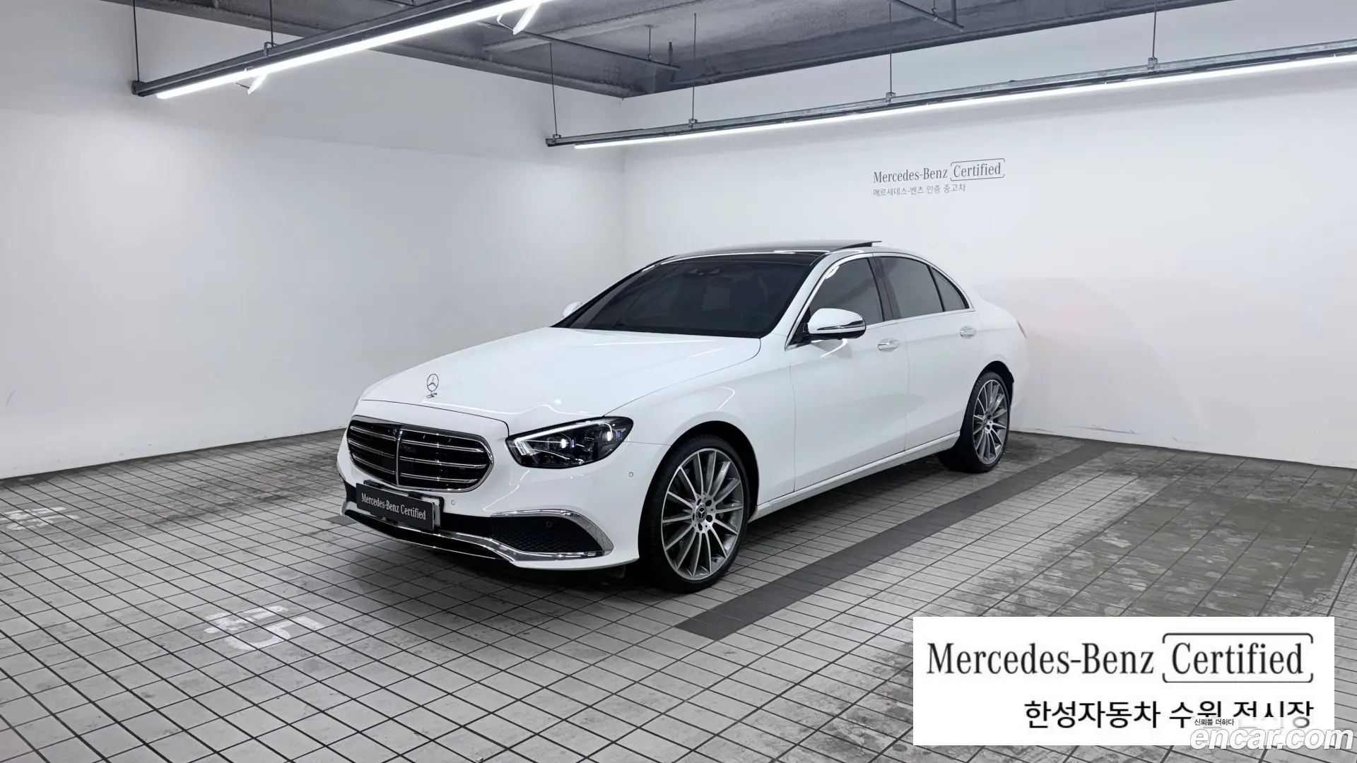 Main__Slider__Photo:E-Class Mercedes-Benz 2023.8-0