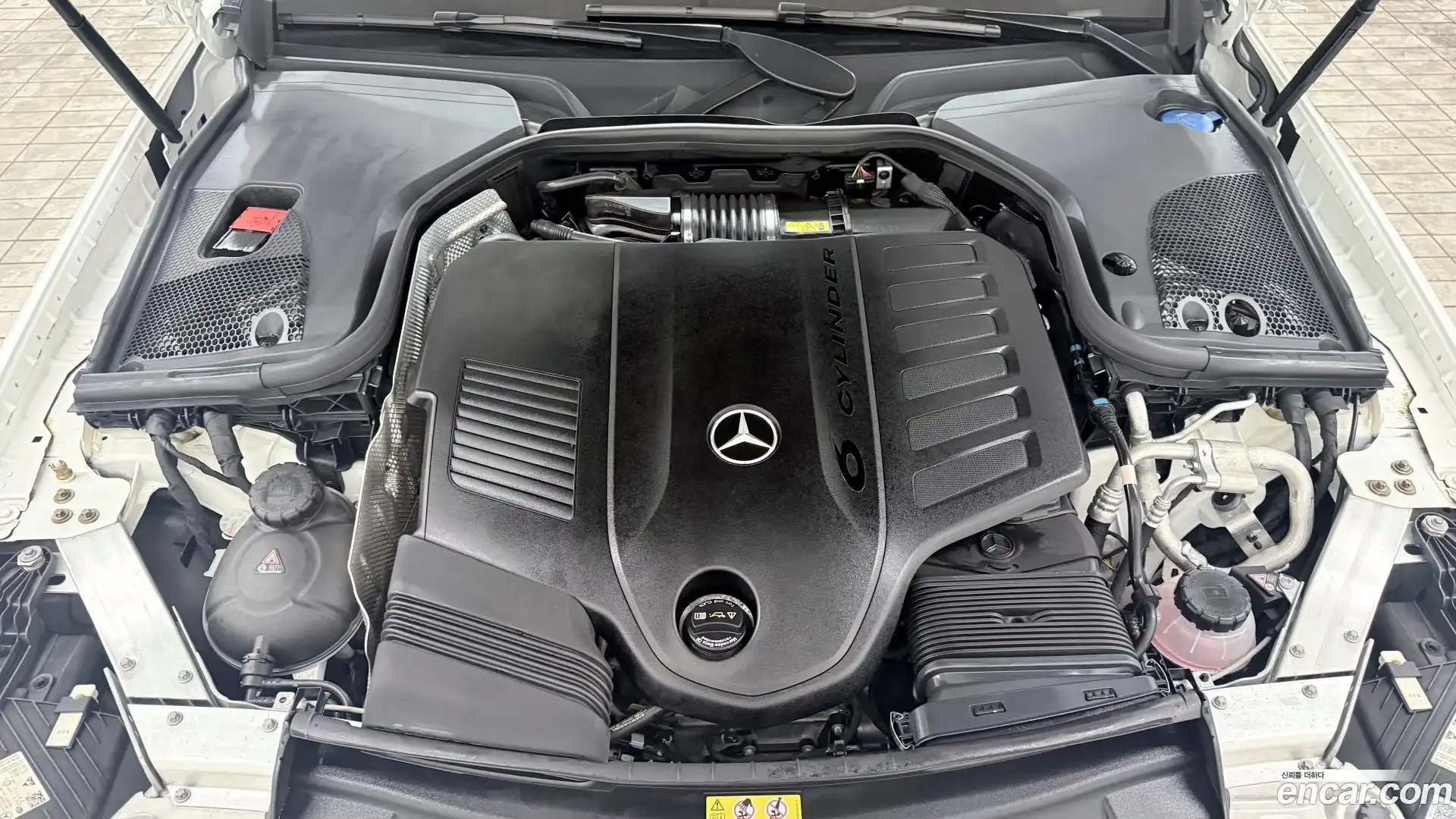 E-Class Mercedes-Benz 2023.8-OUTER-006