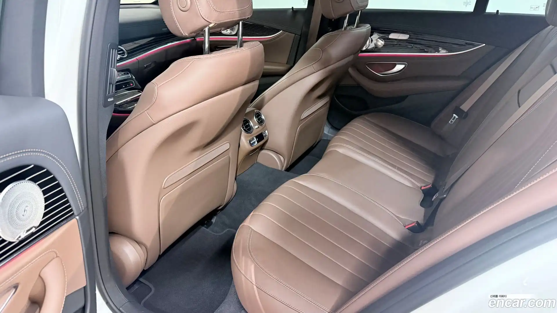 E-Class Mercedes-Benz 2023.8-INNER-010