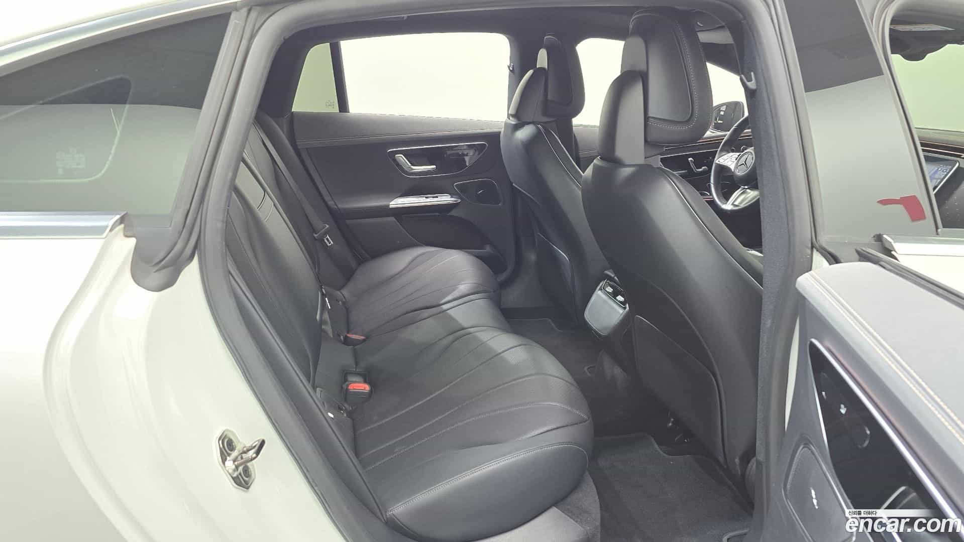 EQE Mercedes-Benz 2023.3-OPTION-024