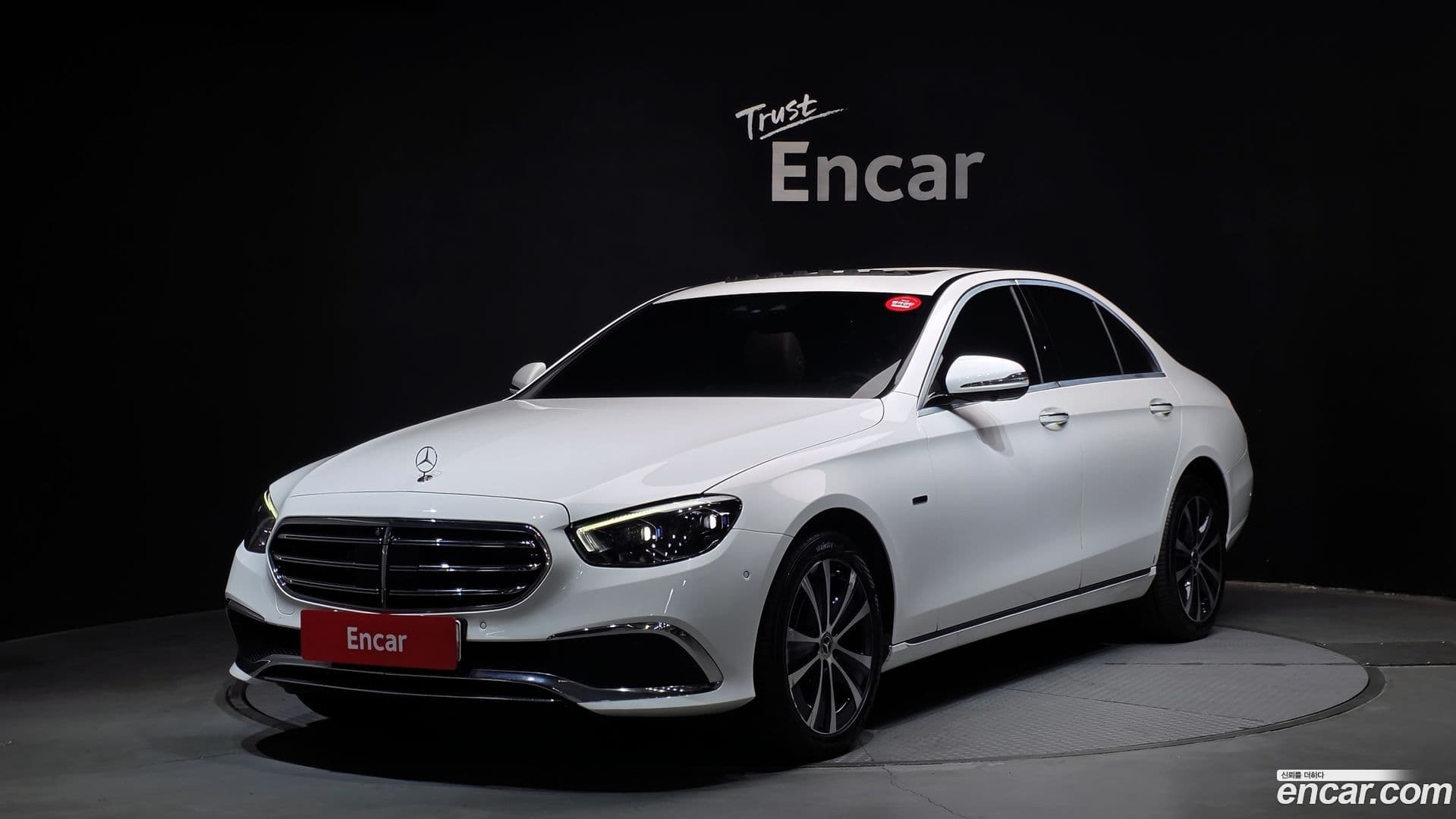 Main__Slider__Photo:E-Class Mercedes-Benz 2021.2-0