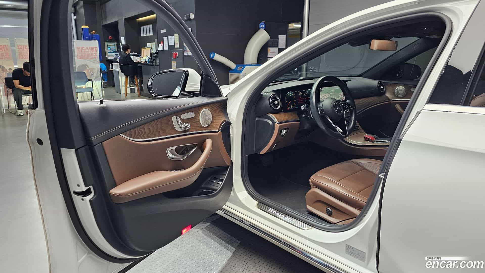 E-Class Mercedes-Benz 2021.2-INNER-010