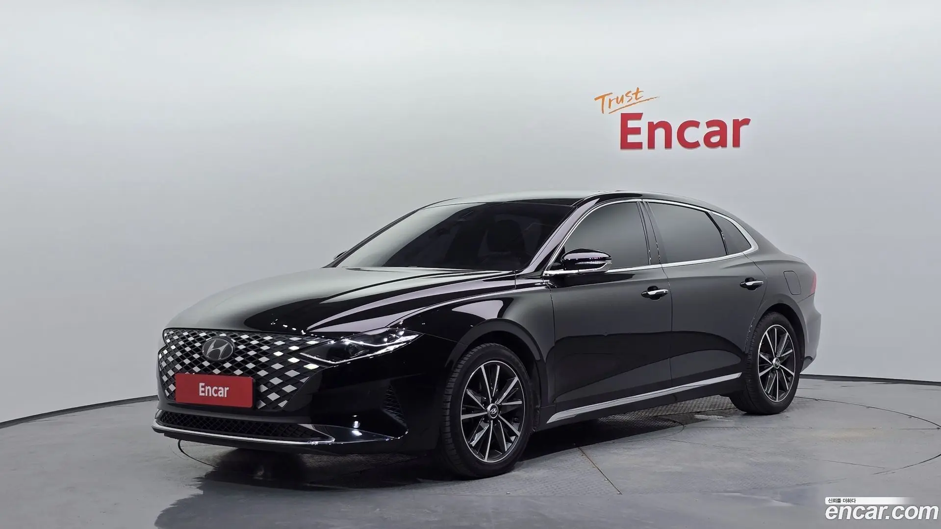 Main__Slider__Photo:Grandeur Hyundai 2021.6-0
