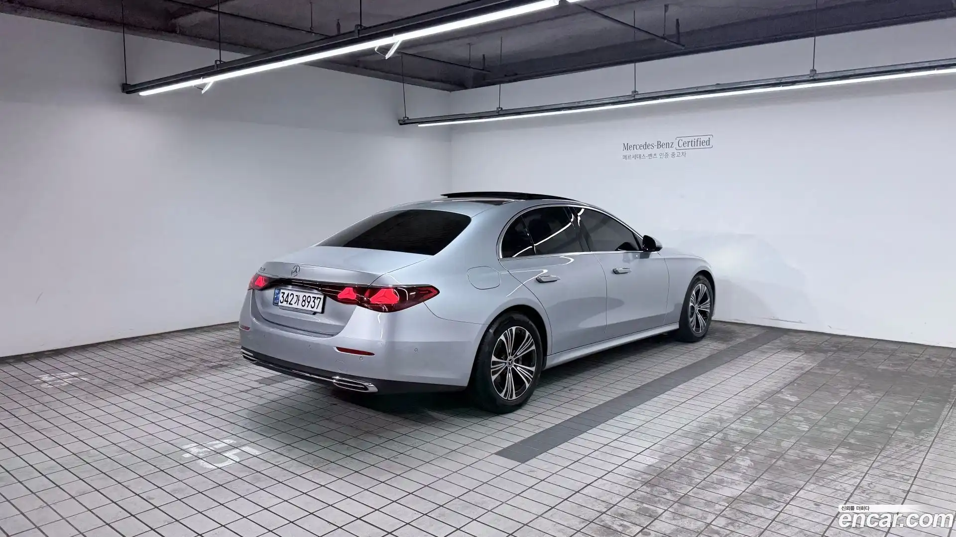 E-Class Mercedes-Benz 2024.8-OUTER-002