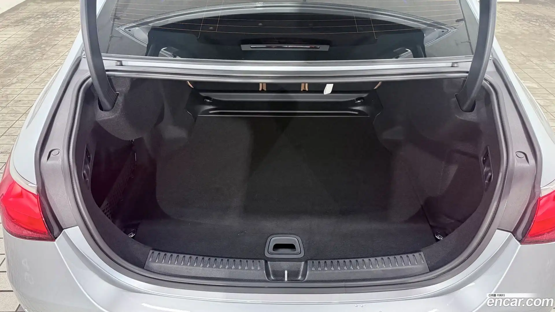 E-Class Mercedes-Benz 2024.8-OPTION-015