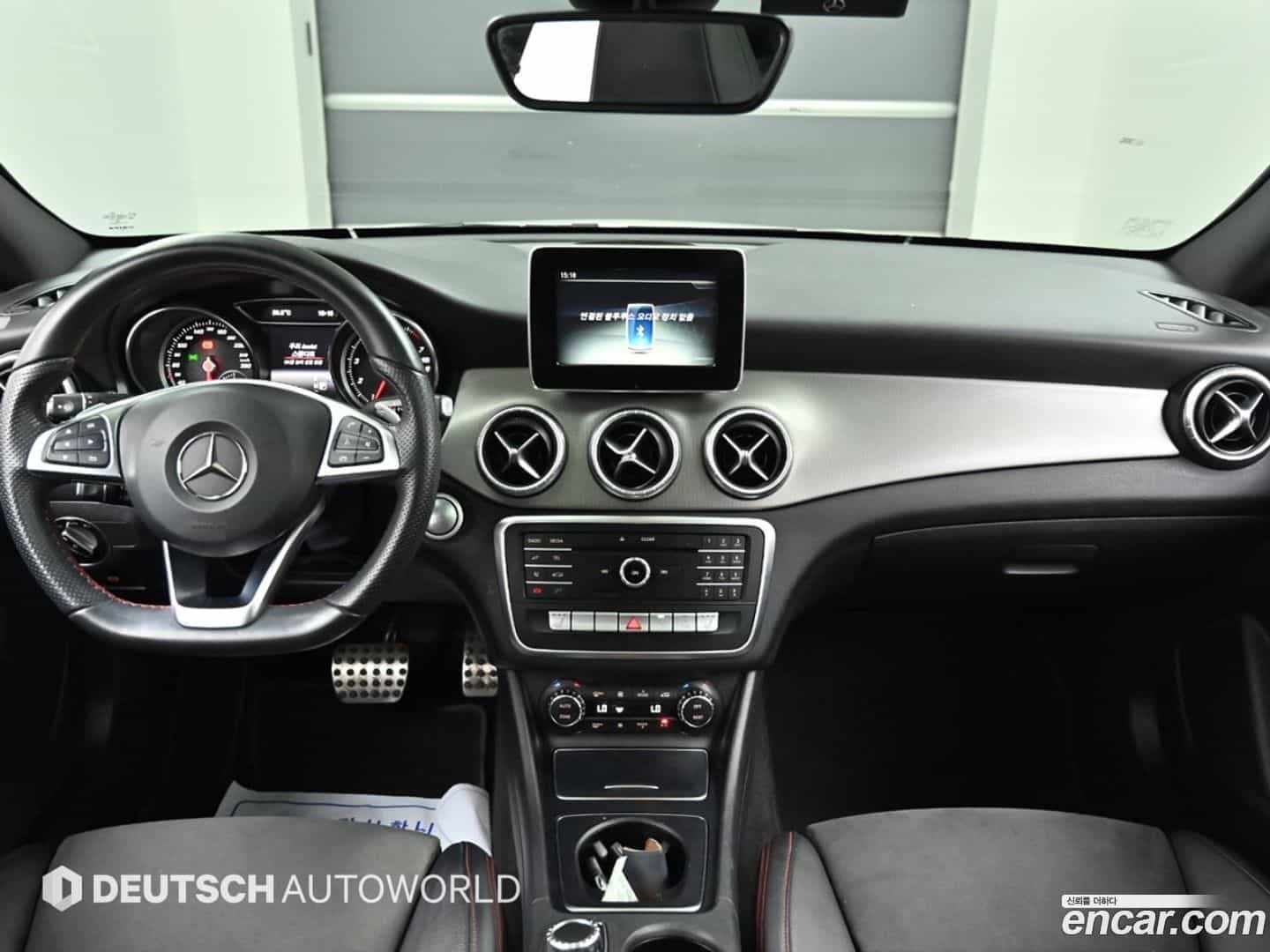 CLA-Class Mercedes-Benz 2017.10-INNER-007