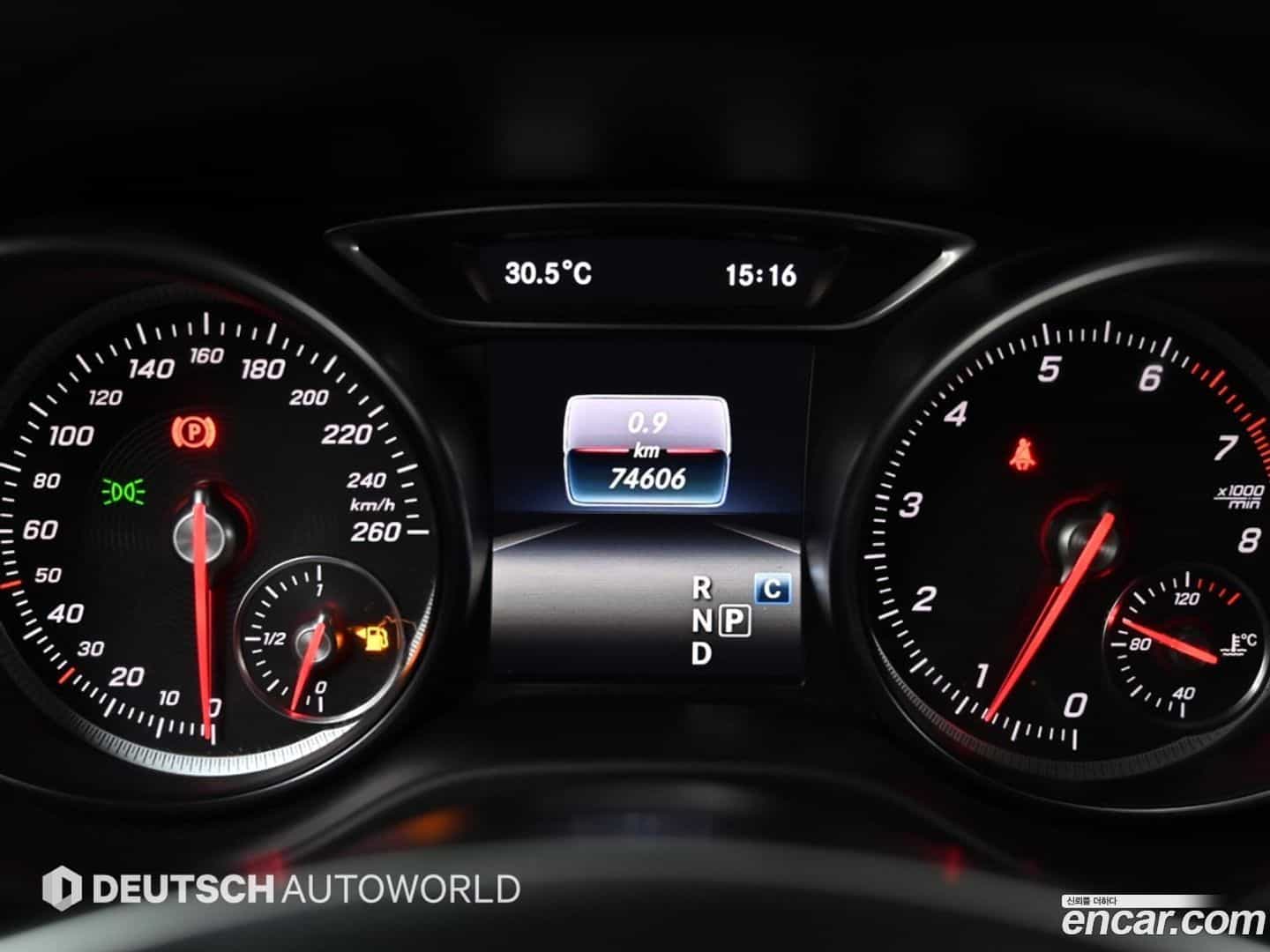 CLA-Class Mercedes-Benz 2017.10-INNER-008