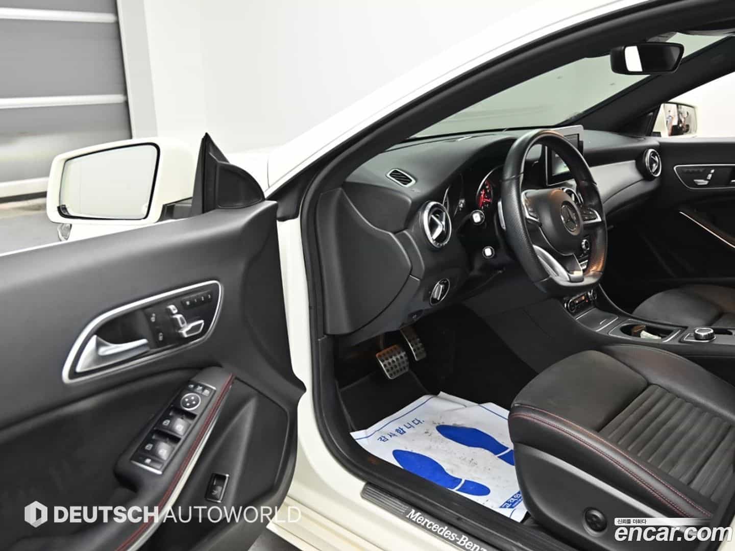 CLA-Class Mercedes-Benz 2017.10-OPTION-015