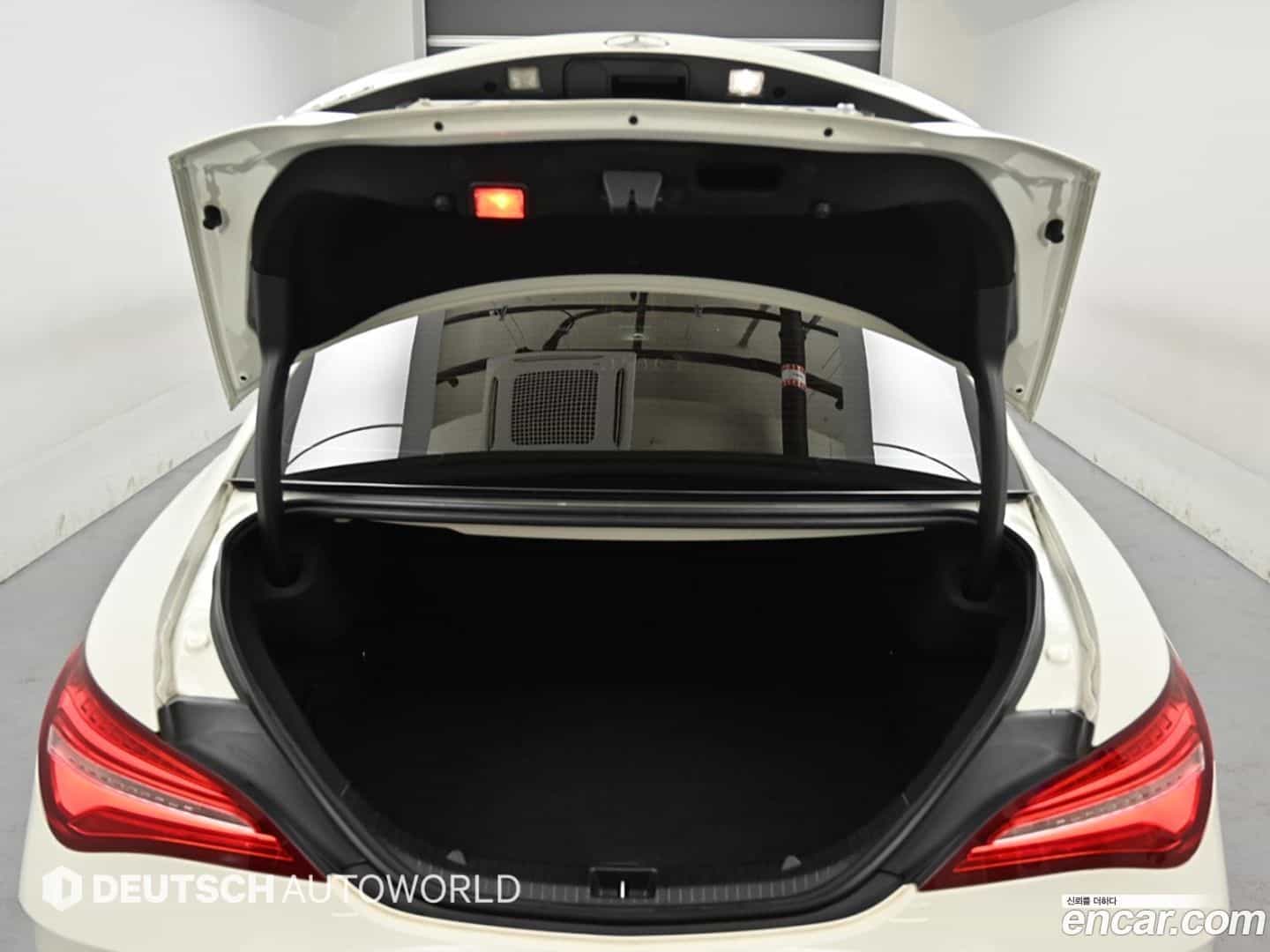 CLA-Class Mercedes-Benz 2017.10-OPTION-023