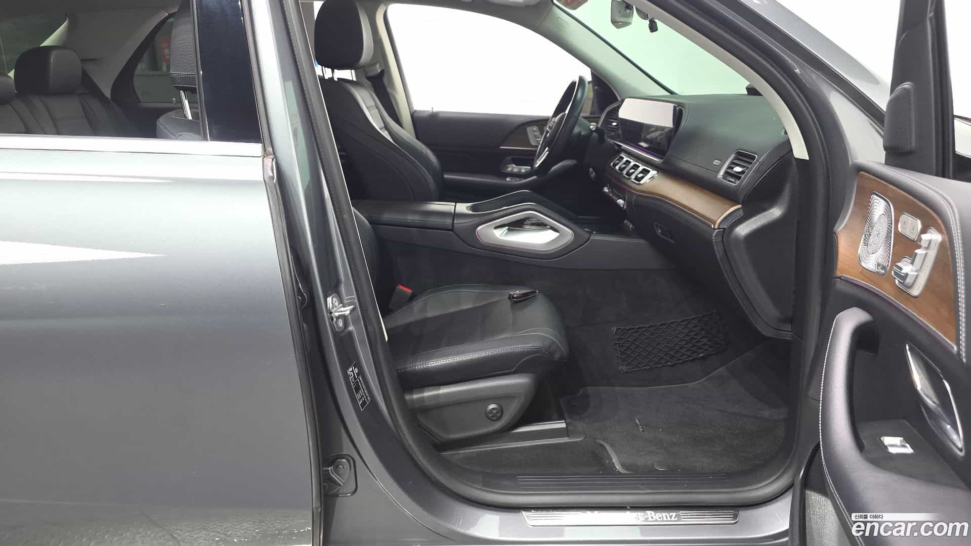GLE-Class Mercedes-Benz 2020.5-INNER-036