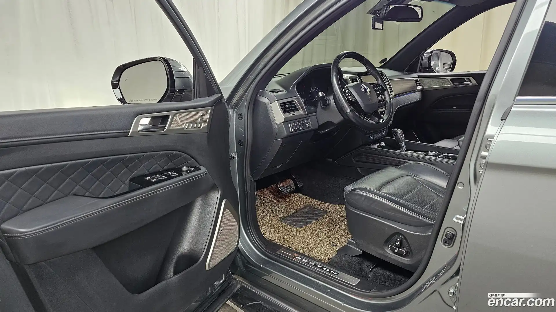 Rexton KG Mobility 2017.7-INNER-010