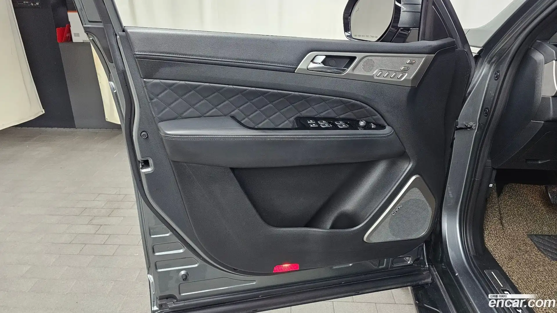 Rexton KG Mobility 2017.7-INNER-034