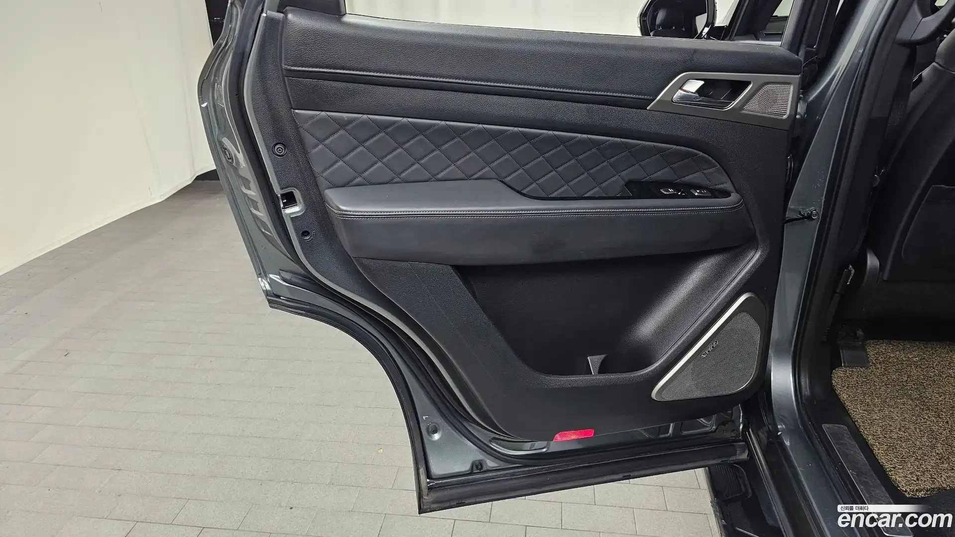 Rexton KG Mobility 2017.7-INNER-035
