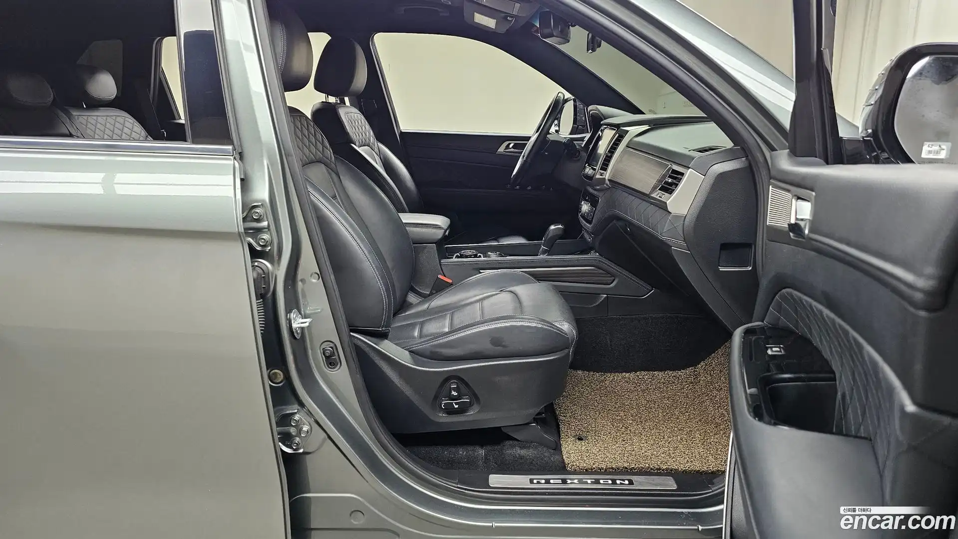 Rexton KG Mobility 2017.7-INNER-036