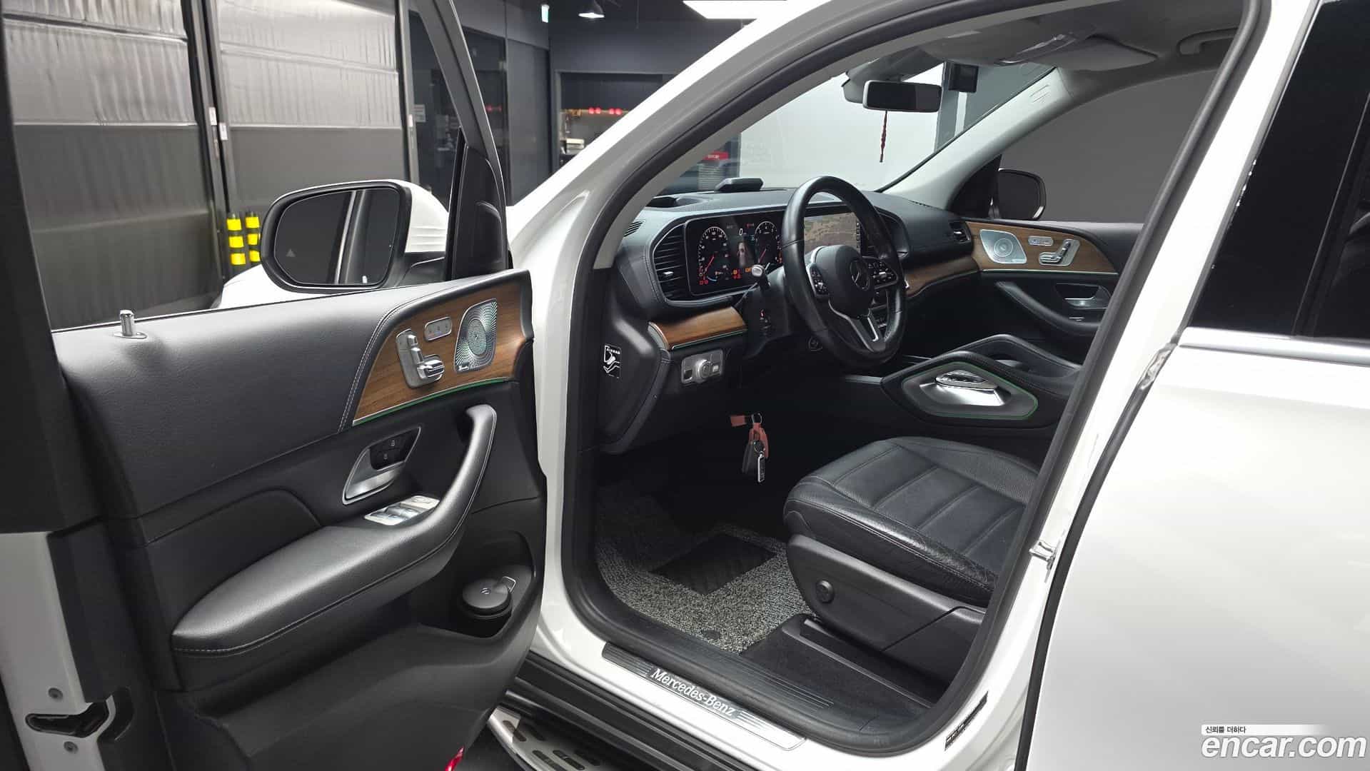 GLE-Class Mercedes-Benz 2019.9-INNER-010