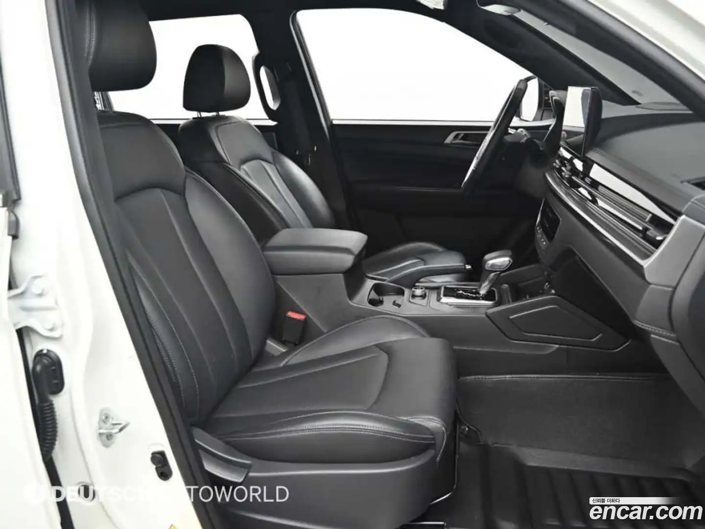 Rexton KG Mobility 2025.0-INNER-010